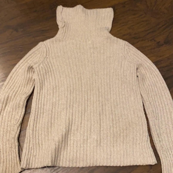 SOLD ππ Abercrombie and Fitch size M turtleneck sweater - Picture 8 of 10